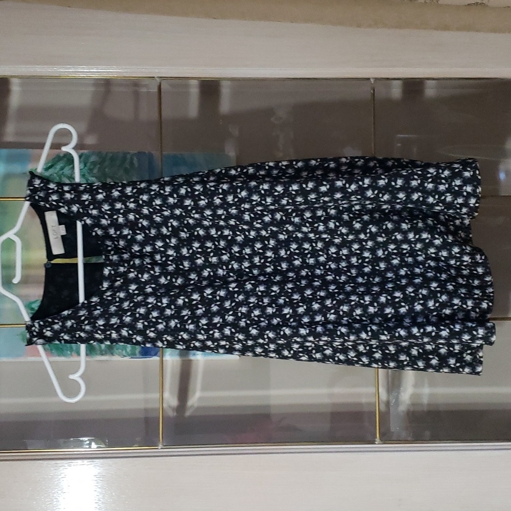 Loft Sleeveless Ruffle Tunic/Jersey.  Size M.  Black/White/Gray.